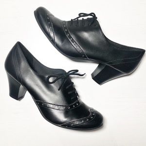 Black Oxford Heels Size 8.5